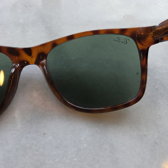 Ray-Ban Vintage 1990s Wayfarer Tortoise Shell Sunglasses With Case - Picture 7 of 12